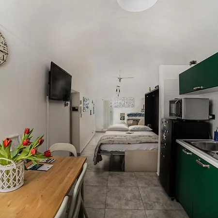 La Magnolia, Caressa De Mae