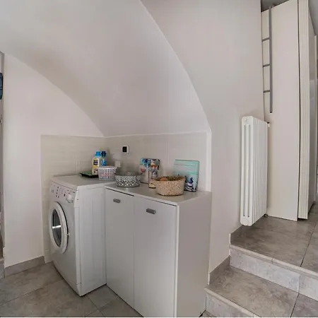 La Magnolia, Caressa De Mae