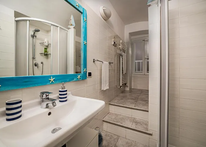 La Magnolia, Caressa De Mae *