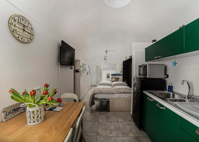 La Magnolia, Caressa De Mae